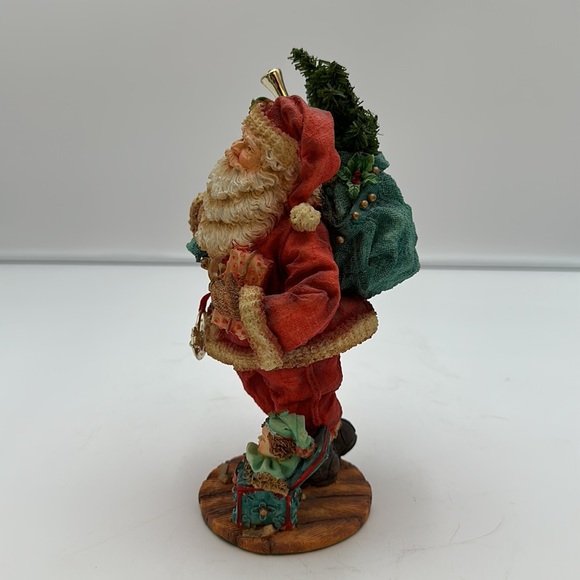 Dept. 56 In The Spirit Santa Christmas Sculpture Santa Carrying Gifts - Picture 4 of 16